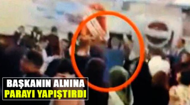 Başkanın Alnına 100 Lirayı Yapıştırdı!