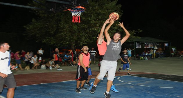 Basketbol şampiyonlarına ödül