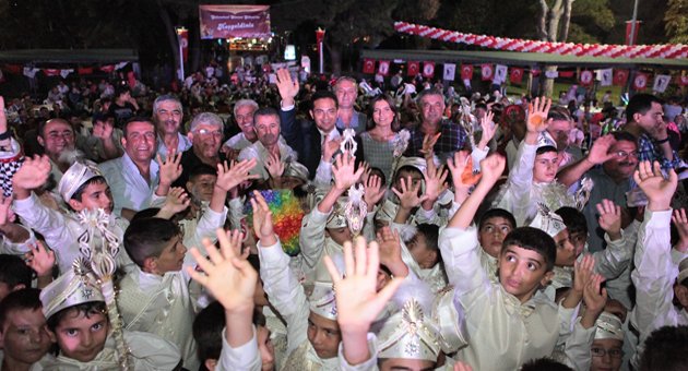 Bornova’da coşkulu sünnet şöleni