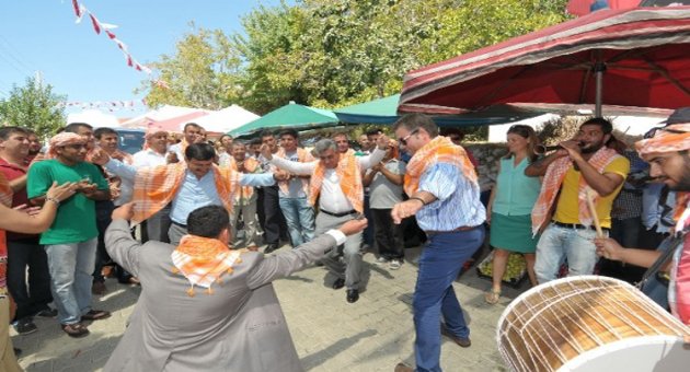 Güzelbahçe’de Renkli ’’bardacık’’ Festivali