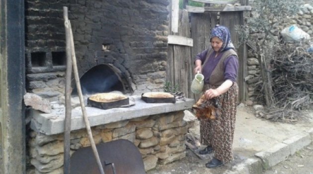 İzmir'de Sokak Fırınları Geleneği Sürdürülüyor