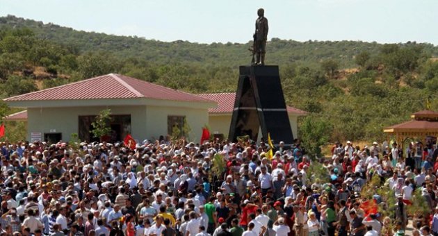 Lice'de Mahsum Korkmaz heykeli kaldırıldı